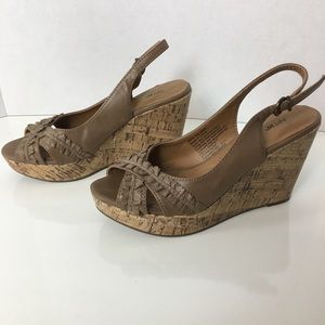 Apt. 9 Ruffled Open Toe Wedges Taupe Sz 6…